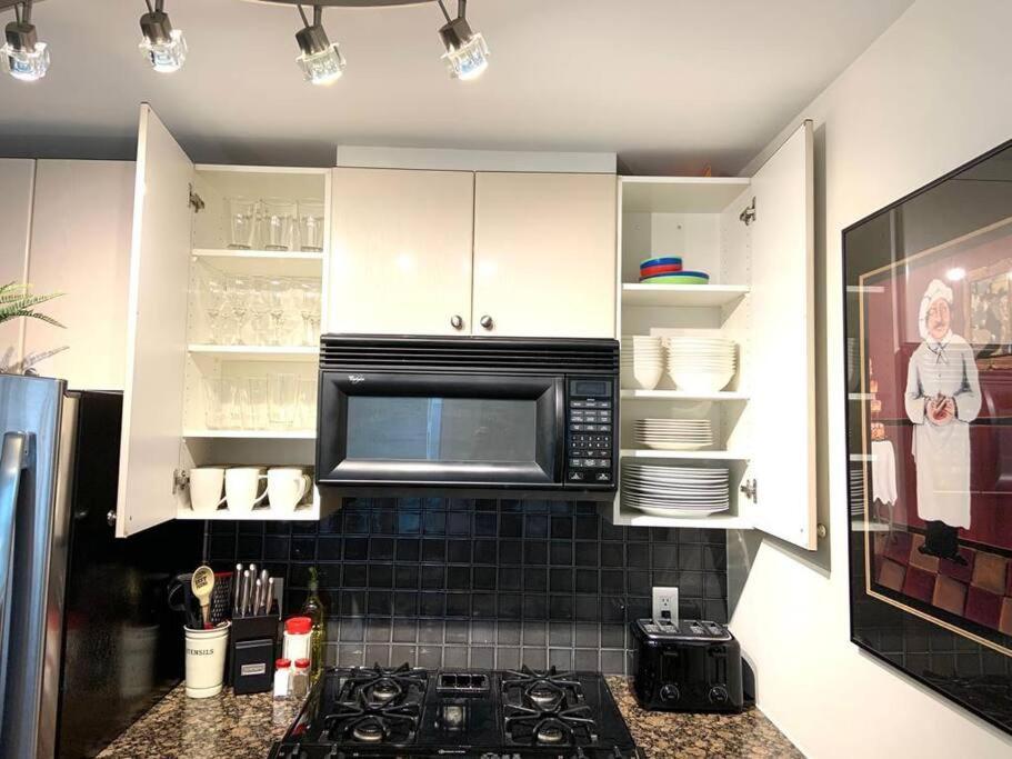 Heart Of Downtown King Suite/parkng/pool/gym/sauna Apartamento *